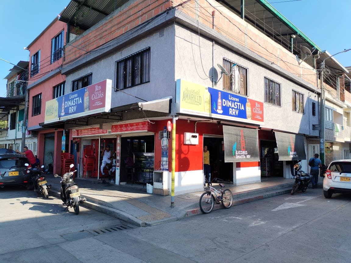 Fachada de La Dinastía Licores